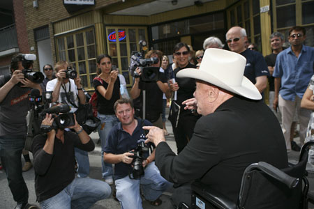 Tony Curtis At Press Conference